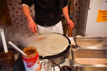 simsearch:841-07782445,k - A crepe being prepared at a market in Tours, Indre-et-Loire, Centre, France, Europe Photographie de stock - Rights-Managed, Code: 841-07084207