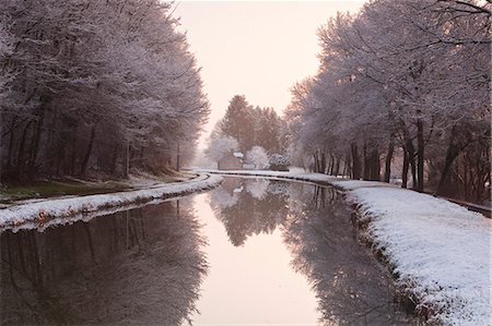 The Canal de Berry after a snow shower, Loir-et-Cher, Centre, France, Europe Stock Photo - Rights-Managed, Code: 841-07084208