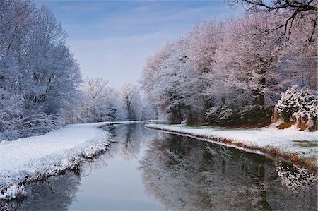 The Canal de Berry after a snow shower, Loir-et-Cher, Centre, France, Europe Stockbilder - Lizenzpflichtiges, Bildnummer: 841-07084209