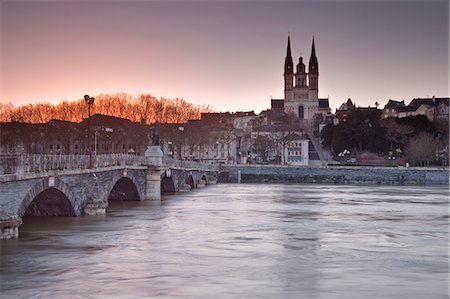 pays de la loire - The Maine river flowing through the city of Angers, Maine-et-Loire, Pays de la Loire, France, Europe Stock Photo - Rights-Managed, Code: 841-07084236