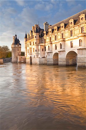 The River Cher and Chateau Chenonceau lit up by the setting sun, Indre-et-Loire, Centre, France, Europe Stock Photo - Rights-Managed, Code: 841-07084284