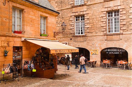 simsearch:841-07355083,k - Place du Marche aux Oies in Sarlat la Caneda, Dordogne, France, Europe Foto de stock - Con derechos protegidos, Código: 841-07084304