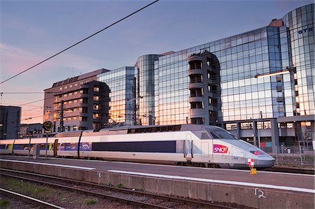 A high speed TGV train waiting in the Gare de Tours, Tours, Indre-et-Loire, France, Europe Photographie de stock - Rights-Managed, Code: 841-07084302