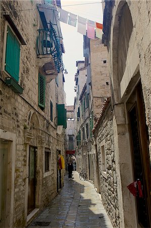 simsearch:841-06344549,k - Back street with traditional stone buildings in Split, Croatia, Europe Foto de stock - Direito Controlado, Número: 841-07084322