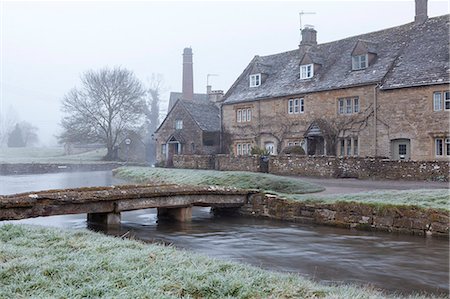 A misty and frosty winters morning, Lower Slaughter, Cotswolds, Gloucestershire, England, United Kingdom, Europe Photographie de stock - Rights-Managed, Code: 841-07080497