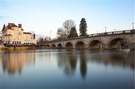 The Blue River Cafe and Bridge on the River Thames, Maidenhead, Berkshire, England, United Kingdom, Europe Foto de stock - Con derechos protegidos, Código: 841-07080502