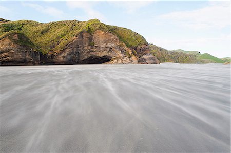 simsearch:841-07590467,k - Sand being blown along windy Wharariki Beach, Golden Bay, Tasman Region, South Island, New Zealand, Pacific Photographie de stock - Rights-Managed, Code: 841-07080640