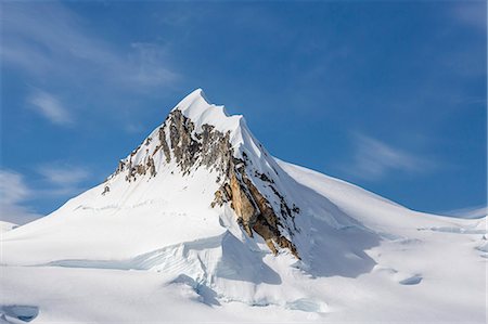 Snow-capped mountains surround Snow Island, South Shetland Islands, Antarctica, Southern Ocean, Polar Regions Stock Photo - Rights-Managed, Code: 841-07080761