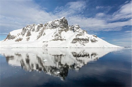 Snow-capped mountains of the Lemaire Channel, Antarctica, Southern Ocean, Polar Regions Photographie de stock - Rights-Managed, Code: 841-07080762