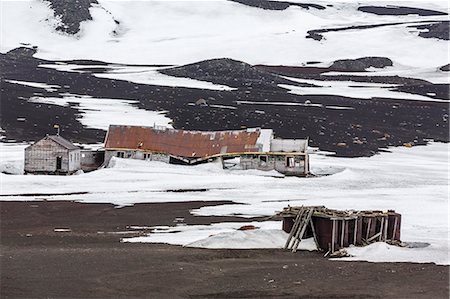 south shetland islands - Remains of the abandoned whale station in Port Foster, Deception Island, South Shetland Islands, Antarctica, Polar Regions Photographie de stock - Rights-Managed, Code: 841-07080925