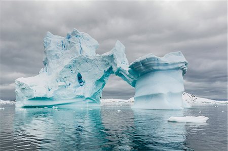 Huge arched iceberg near Petermann Island, western side of the Antarctic Peninsula, Southern Ocean, Polar Regions Stock Photo - Rights-Managed, Code: 841-07080941
