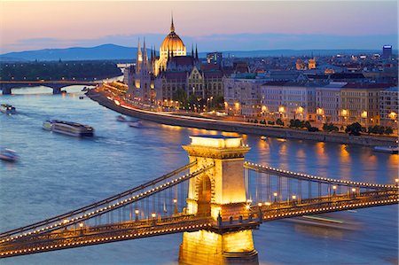 Chain Bridge, River Danube and Hungarian Parliament at dusk, UNESCO World Heritage Site, Budapest, Hungary, Europe Photographie de stock - Rights-Managed, Code: 841-07080968