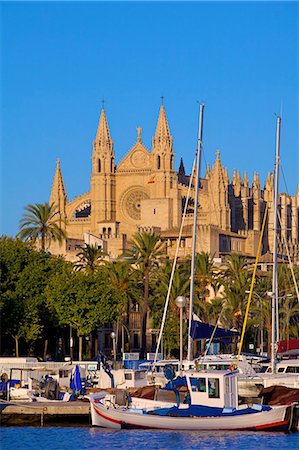 palma - Cathedral and Harbour, Palma, Mallorca, Spain, Europe Foto de stock - Con derechos protegidos, Código: 841-07081064