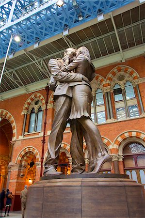 The Meeting Place bronze statue, St. Pancras Railway Station, London, England, United Kingdom, Europe Foto de stock - Con derechos protegidos, Código: 841-07081223