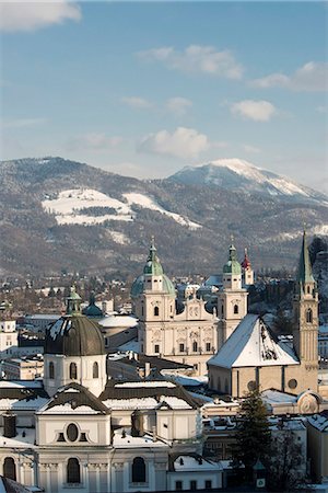 salzburg cathedral - The domes of the Salzburg Cathedral and Franziskaner Kirche in the Altstadt and distant snow covered mountains, Salzburg, Austria, Europe Photographie de stock - Rights-Managed, Code: 841-07081412