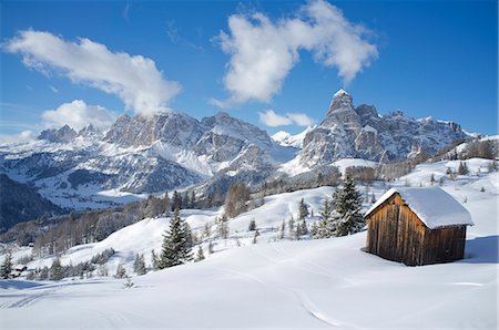 Mounts Lavarella, Conturines and Sasongher behind a snow covered wooden barn at the Alta Badia ski resort, Corvara, Dolomites, South Tyroll, Italy, Europe Stock Photo - Rights-Managed, Code: 841-07081428