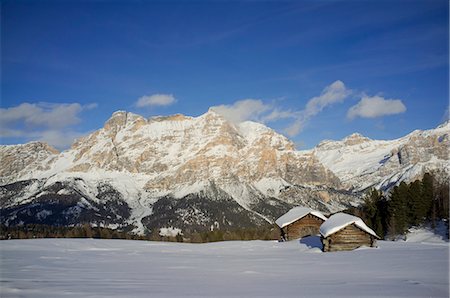 Mounts Lavarella and Conturines behind a pair of snow covered wooden barns at the Alta Badia ski resort near Corvara, Dolomites, South Tyrol, Italy, Europe Photographie de stock - Rights-Managed, Code: 841-07081429