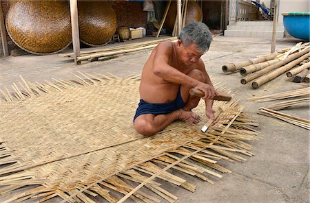 Weaving a basket tug boat, Phan Thiet, Vietnam, Indochina, Southeast Asia, Asia Foto de stock - Con derechos protegidos, Código: 841-07081514