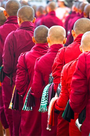 Buddhist monks queuing for a meal at Mahagandayon Monastery, where some 2000 monks are fed daily, Mandalay, Myanmar (Burma), Southewast Asia Stock Photo - Rights-Managed, Code: 841-07081621