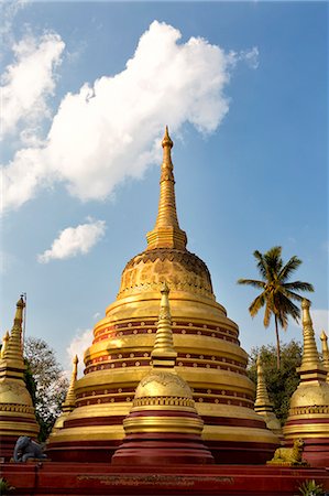 simsearch:841-06343936,k - The gilded stupas of Wat In, Kengtung (Kyaingtong), Shan State, Myanmar (Burma), Asia Stock Photo - Rights-Managed, Code: 841-07081670