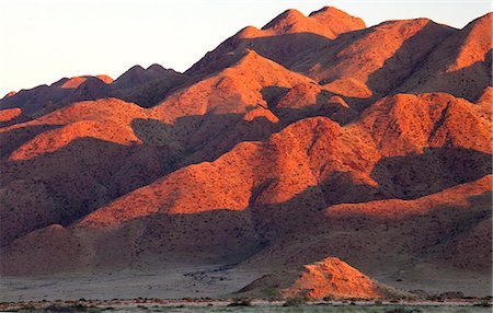 sesriem - Sandstone mountains lit by the last rays of light from the setting sun, near Sesriem, Namib Desert, Namib Naukluft Park, Namibia, Africa Foto de stock - Con derechos protegidos, Código: 841-07081704