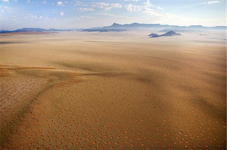 Aerial view from hot air balloon over magnificent desert landscape of sand dunes, mountains and Fairy Circles, Namib Rand game reserve Namib Naukluft Park, Namibia, Africa Stockbilder - Lizenzpflichtiges, Bildnummer: 841-07081750