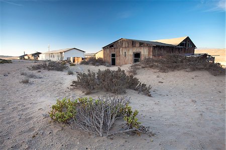 dry desert sand - Buildings in the abandoned former German diamond mining town of Kolmanskop on the edge of the Namib Desert, Forbidden Diamond Area near Luderitz, Namibia Stock Photo - Rights-Managed, Code: 841-07081764