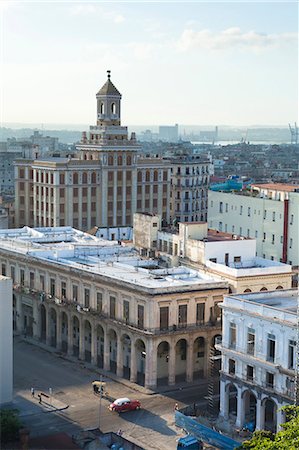 simsearch:841-07081793,k - View over rooftops of Havana towards The Bacardi Building from the 9th floor restaurant of Hotel Seville, Havana Centro, Cuba Photographie de stock - Rights-Managed, Code: 841-07081795