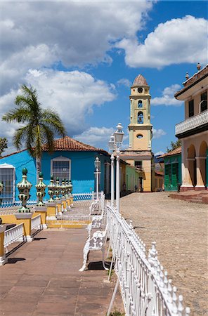 simsearch:841-06447099,k - View across Plaza Mayor towards Museo Romantico and the belltower of The Convento de San Francisco de Asis, Trinidad, UNESCO World Heritage Site, Cuba, West Indies, Central America Foto de stock - Con derechos protegidos, Código: 841-07081834