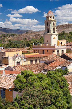 simsearch:841-06447099,k - View over pantiled rooftops of the town towards the belltower of The Convento de San Francisco de Asis, Trinidad, UNESCO World Heritage Site, Cuba, West Indies, Central America Foto de stock - Con derechos protegidos, Código: 841-07081832