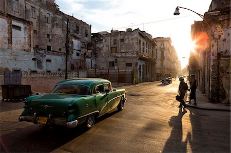 Vintage American cars on Avenue Colon, early morning, Havana Centro, Havana, Cuba, West Indies, Central America Foto de stock - Con derechos protegidos, Código: 841-07081880
