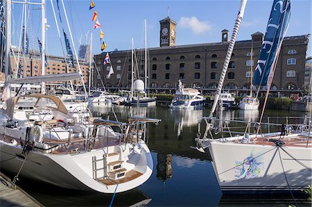simsearch:841-05795481,k - Luxury boats moored in St Katherine's Dock, London, England, United Kingdom, Europe Photographie de stock - Rights-Managed, Code: 841-07081894