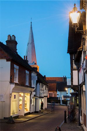 simsearch:841-07082346,k - The spire of parish church stands at dusk above a historic street in Godalming, Surrey, England, United Kingdom, Europe Fotografie stock - Rights-Managed, Codice: 841-07081891