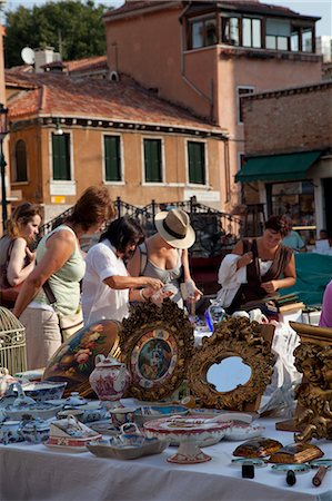 Flea market in Campo San Barnaba, Venice, Veneto, Italy, Europe Photographie de stock - Rights-Managed, Code: 841-07081903