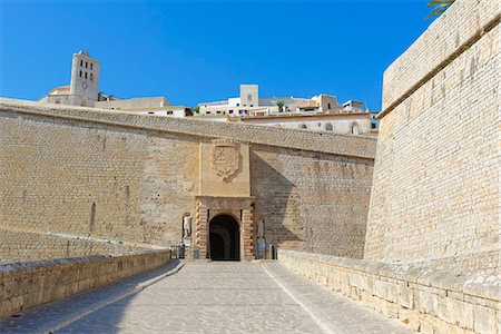 pityusen islands - Fortified Ibiza Old Town (Dalt Vila), UNESCO World Heritage Site, Ibiza, Balearic Islands, Spain, Europe Foto de stock - Con derechos protegidos, Código: 841-07081979