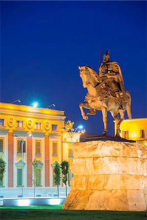 simsearch:6119-07452959,k - Equestrian statue of Skanderbeg, Tirana, Albania, Europe Foto de stock - Direito Controlado, Número: 841-07082074