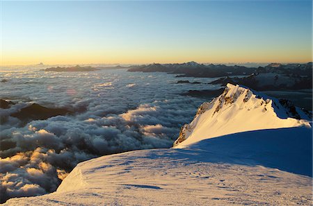 simsearch:841-02918756,k - Sunrise from summit of Mont Blanc, 4810m, Haute-Savoie, French Alps, France, Europe Photographie de stock - Rights-Managed, Code: 841-07082139