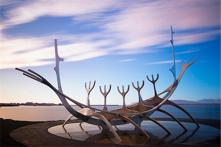 escultura - Solfar (Sun Voyager), iconic stainless-steel modern sculpture representing a Viking longboat by Jon Gunnar Arnason, Reykjavik, Iceland, Polar Regions Foto de stock - Con derechos protegidos, Código: 841-07082263