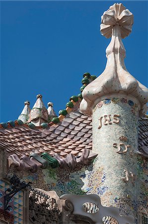 spain barcelona casa batllo - Roof detail of Casa Batllo, designed by Antonio Gaudi, UNESCO World Heritage Site, Passeig de Gracia, Barcelona, Catalunya, Spain, Europe Photographie de stock - Rights-Managed, Code: 841-07082424