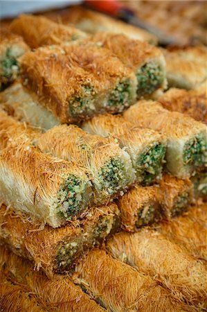 pistachio - Baklava, an Arab sweet pastry, Mahane Yehuda market, Jerusalem, Israel, Middle East Photographie de stock - Rights-Managed, Code: 841-07082438