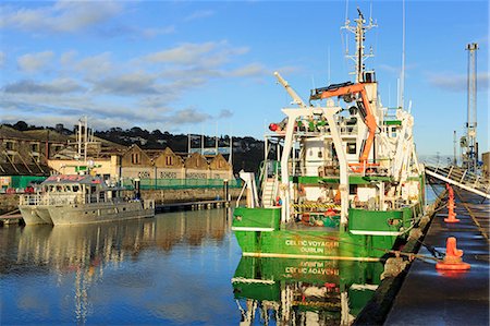 Trawler on the River Lee South channel, Cork City, County Cork, Munster, Republic of Ireland, Europe Foto de stock - Con derechos protegidos, Código: 841-07082530