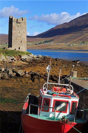 simsearch:6129-09057796,k - Kildownet Castle and fishing boat on Achill Island, County Mayo, Connaught (Connacht), Republic of Ireland, Europe Photographie de stock - Rights-Managed, Code: 841-07082553