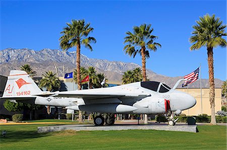 exhibición - A-6 Intruder, Palm Springs Air Museum, Palm Springs, California, United States of America, North America Foto de stock - Con derechos protegidos, Código: 841-07082582