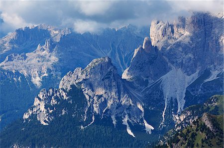 The rugged Rosengarten Peaks in the Dolomites near Canazei, Trentino-Alto Adige, Italy, Europe Photographie de stock - Rights-Managed, Code: 841-07082711