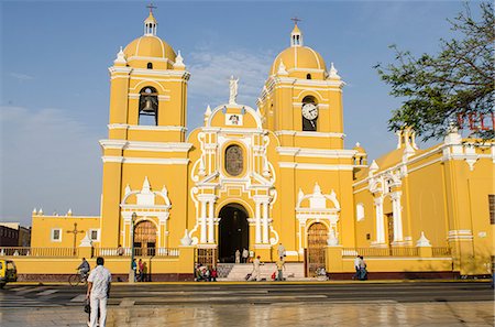 Cathedral of Trujillo from Plaza de Armas, Trujillo, Peru, South America Photographie de stock - Rights-Managed, Code: 841-07082847