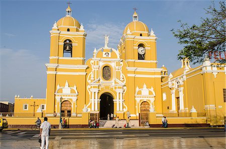 simsearch:841-03675514,k - Cathedral of Trujillo from Plaza de Armas, Trujillo, Peru, South America Photographie de stock - Rights-Managed, Code: 841-07082847