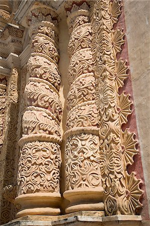 simsearch:841-07083026,k - Intricately carved Solomonic columns, Temple of Santo Domingo de Guzman, founded in 1547, San Cristobal de las Casas, Chiapas, Mexico, North America Stockbilder - Lizenzpflichtiges, Bildnummer: 841-07083024