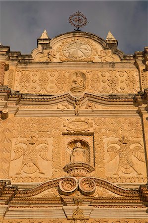 san cristobal de las casas - Baroque facade of the Temple of Santo Domingo de Guzman, founded in 1547, San Cristobal de las Casas, Chiapas, Mexico, North America Stockbilder - Lizenzpflichtiges, Bildnummer: 841-07083025