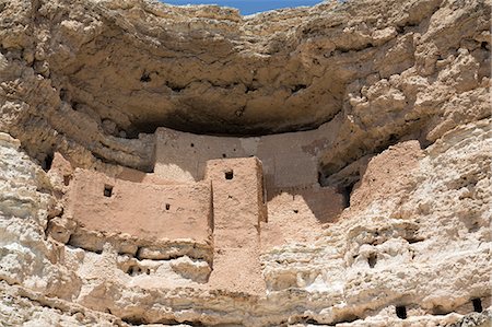 Cliff dwelling of Southern Sinagua farmers, built in the early 1100s CE (Common Era), a five storey, 20 room structure, Montezuma Castle National Monument, Arizona, United States of America, North America Photographie de stock - Rights-Managed, Code: 841-07083064