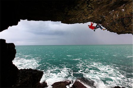 simsearch:841-03675371,k - A climber scales a sea cave near Swanage, Dorset, England, United Kingdom, Europe Fotografie stock - Rights-Managed, Codice: 841-07083082
